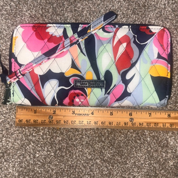 NWT Vera Bradley Accordion Wristlet in Mod Paisley - Picture 6 of 7